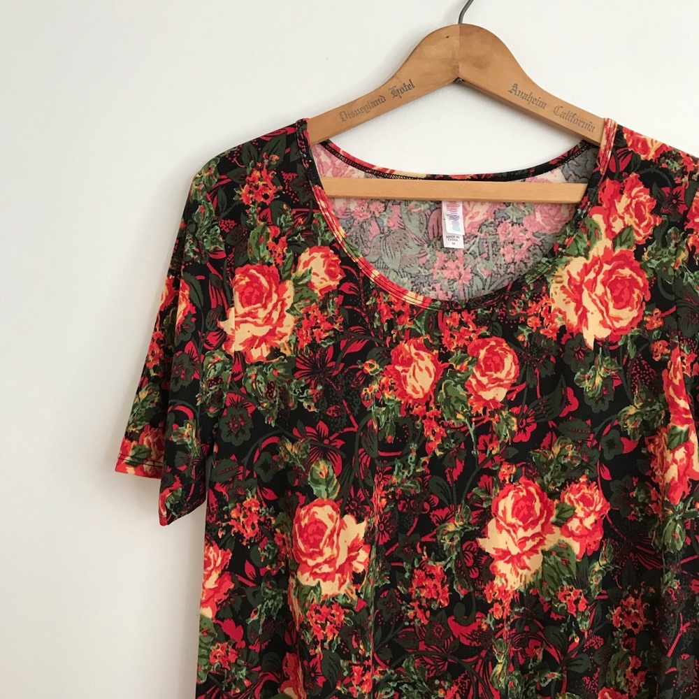 Perfect Tee Bright Coral Red Roses Green Tunic Medium